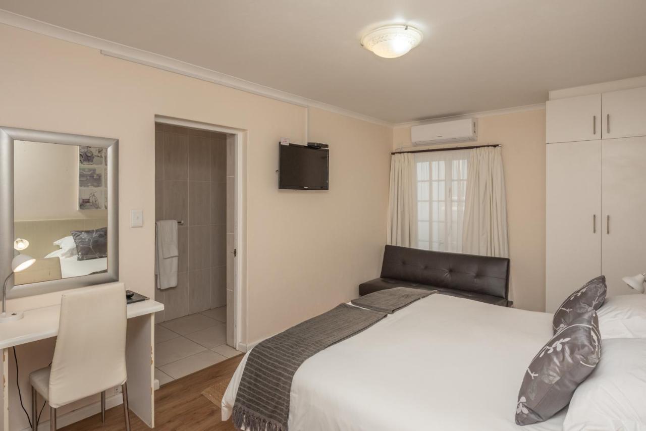 Millard Crescent Guest House Port Elizabeth Exterior foto