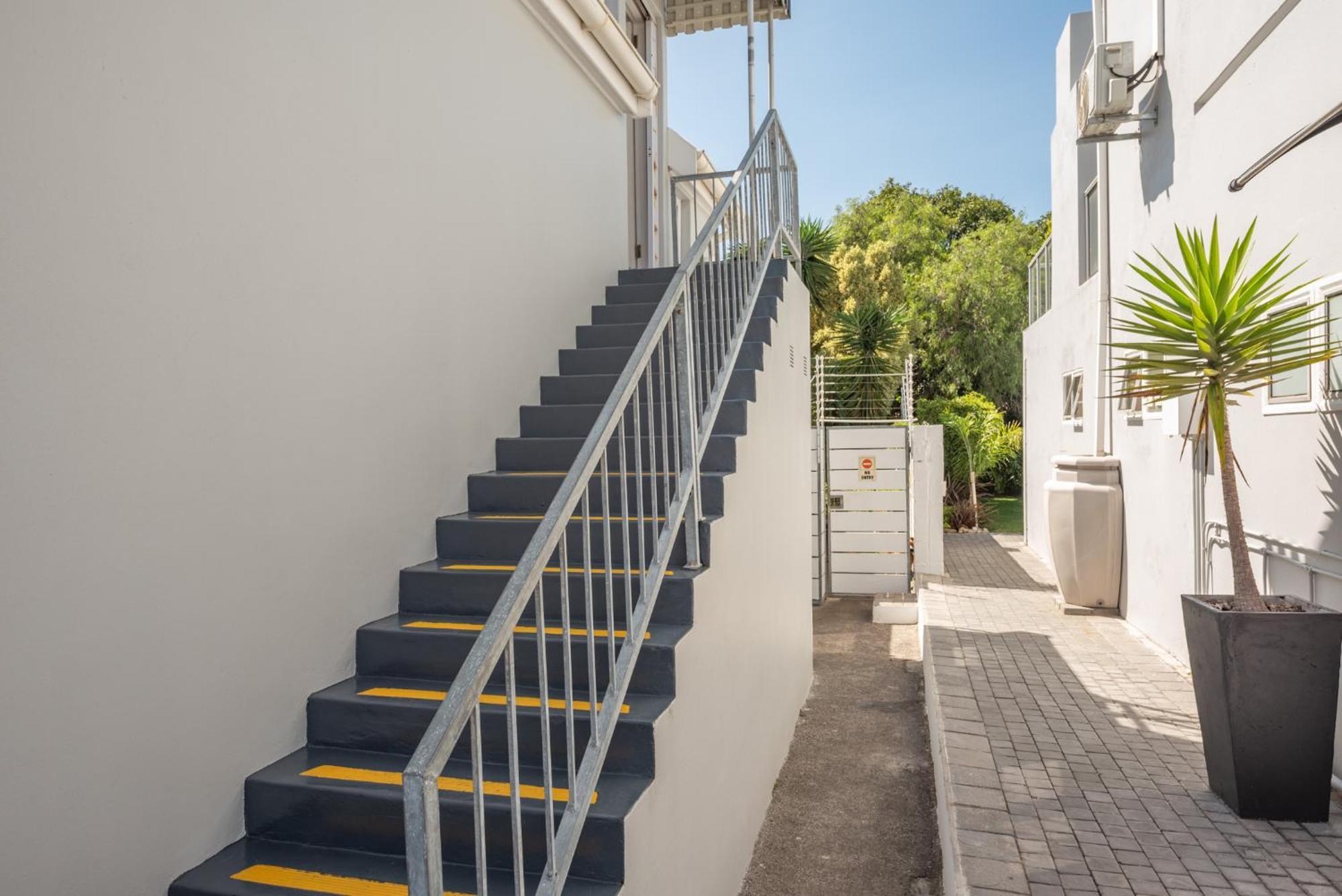 Millard Crescent Guest House Port Elizabeth Exterior foto