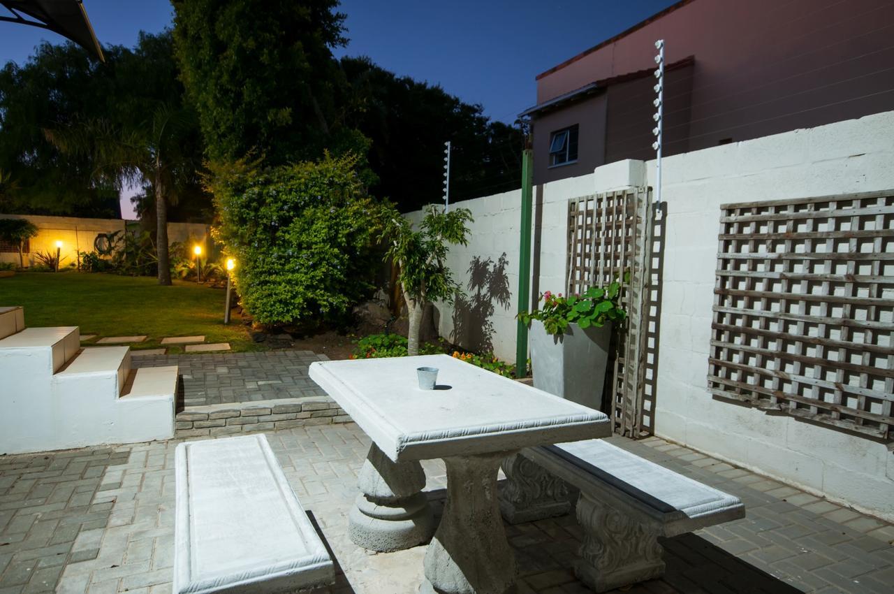 Millard Crescent Guest House Port Elizabeth Exterior foto