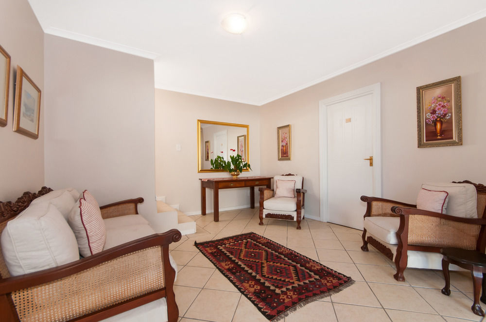 Millard Crescent Guest House Port Elizabeth Exterior foto